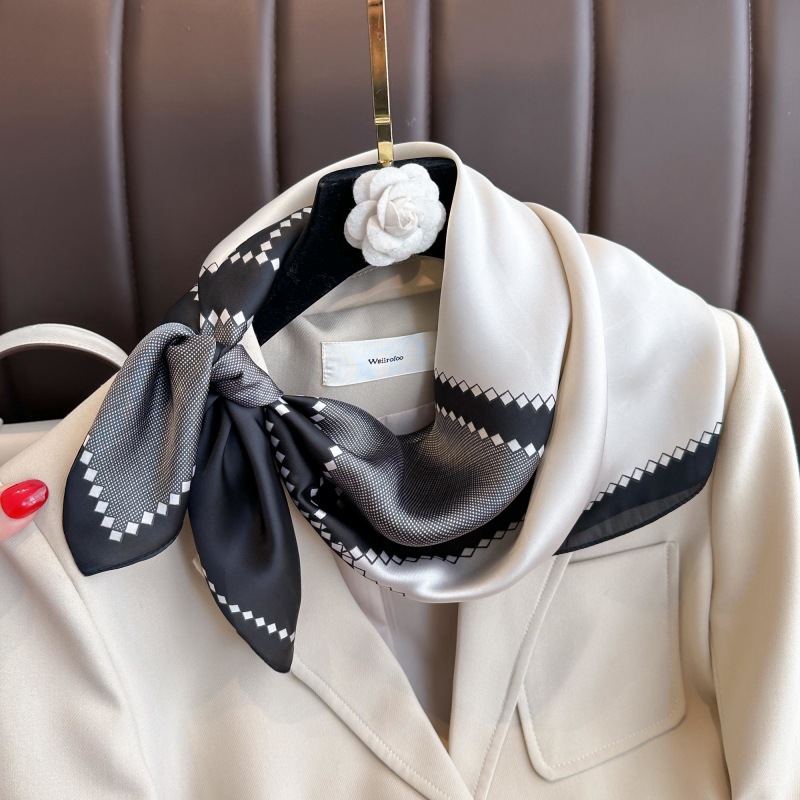 Новый роскошный шелковый квадр – обзор и цена Luxury Bags In China